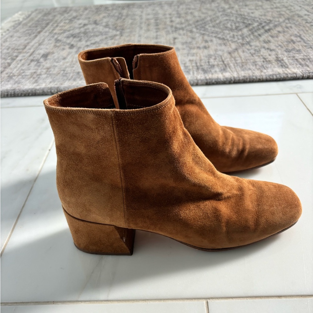 VINCE. Brown suede ankle boot. Size 9 1/2. Excellent condition.